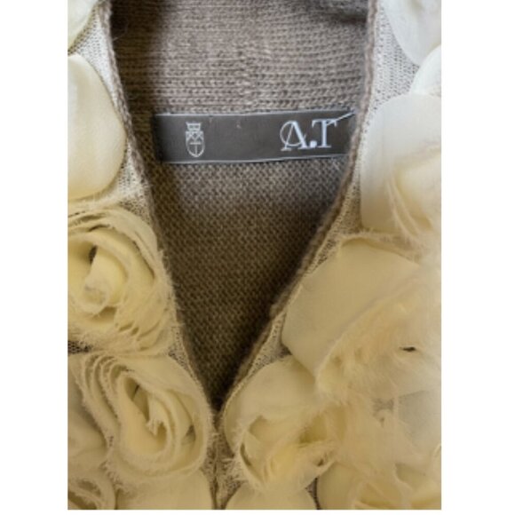 ATSURO TAYAMA FLORAL DETAILED WOOL SWEATER - MEDIUM - Picture 5 of 5